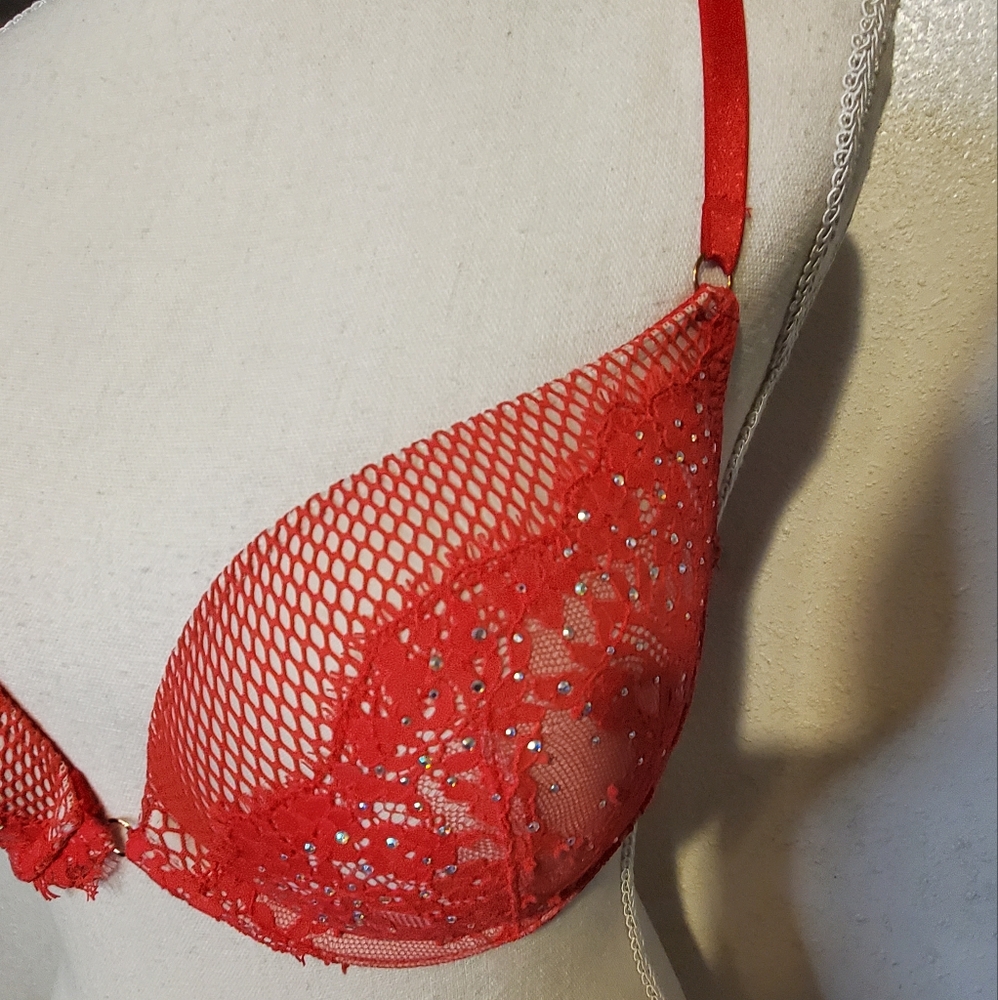 Victoria's Secret Very Sexy Push-up - Picture 2 of 9